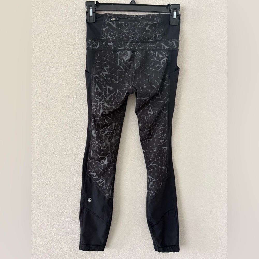 Lululemon Trail Bound Tight Full-On Luxtreme Size 2 star crushed black - Picture 9 of 9